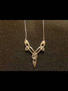 http://forvikingsonly.nu/226-435-thickbox/pendant-with-chain-celtic-knot.jpg