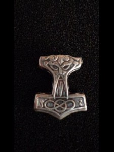 http://forvikingsonly.nu/85-288-thickbox/fvo-silver-pendant.jpg